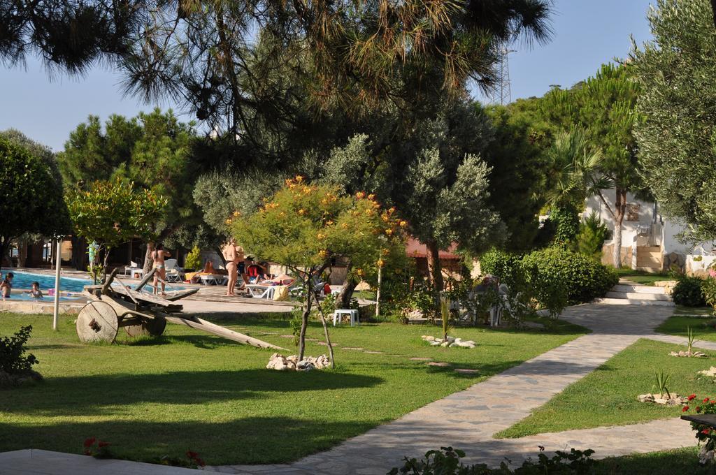 Club Mackerel Holiday Village Foça Exterior foto