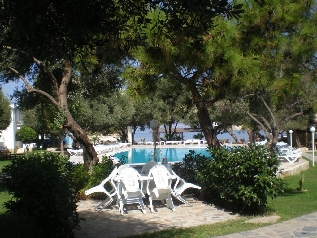 Club Mackerel Holiday Village Foça Exterior foto