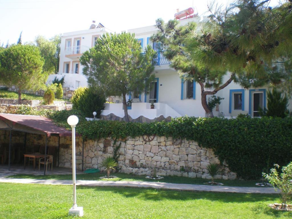 Club Mackerel Holiday Village Foça Exterior foto